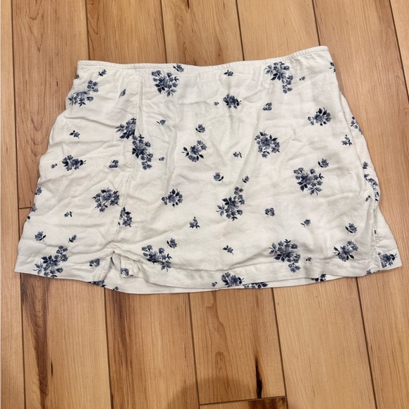 American Eagle Outfitters White Skirt with Blue Floral Design - Picture 1 of 7